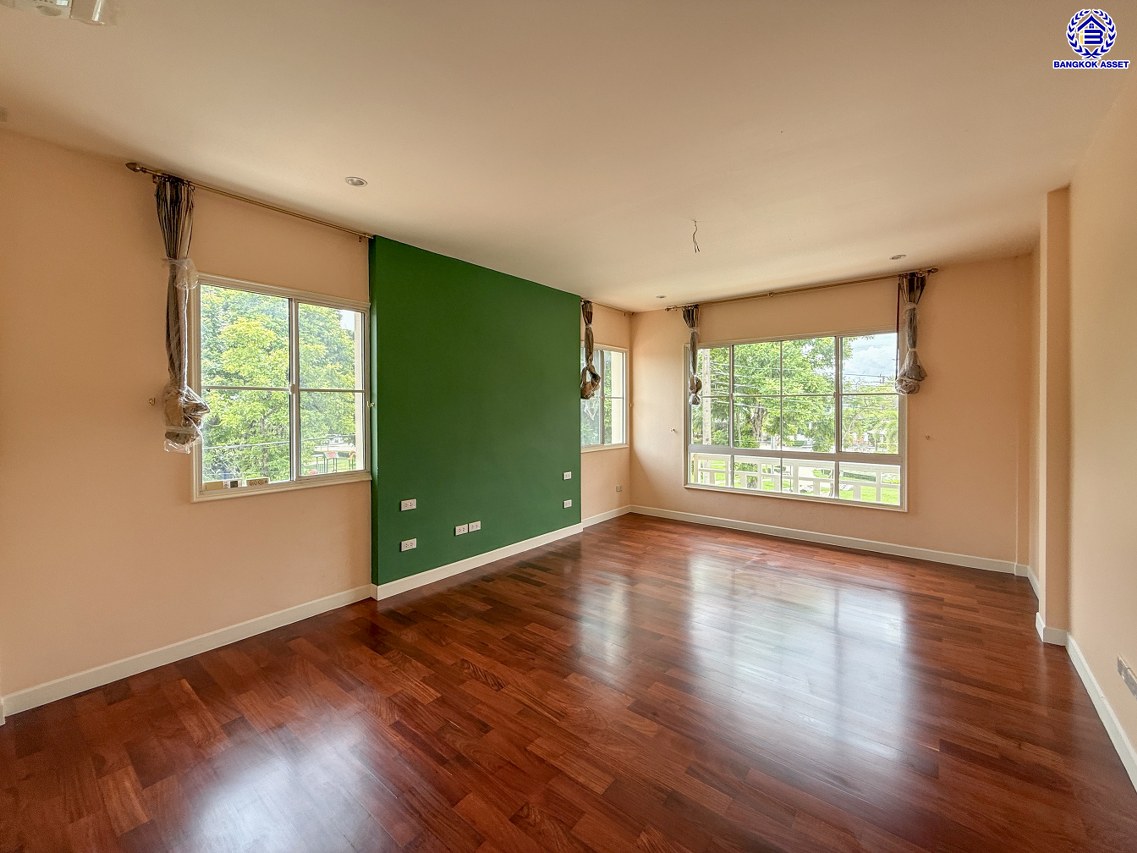 บ้านเดี่ยวมือสองนนทบุรี โครงการ มัณฑนา ราชพฤกษ์ หลังมุม เนื้อที่ 93.70 ตร.ว. พื้นที่ใช้สอย 270 ตร.ม. ฟังก์ชัน 3 ห้องนอน 3 ห้องน้ำ 2 ที่จอดรถ บนทำเลเดินทางสะดวก เชื่อมต่อ ถนนกาญจนาภิเษก, ถนนรัตนาธิเบศร์ ใกล้รถไฟฟ้าสายสีม่วง "สถานีตลาดบางใหญ่" และจุดขึ้นทางด่วน "ศรีรัช"