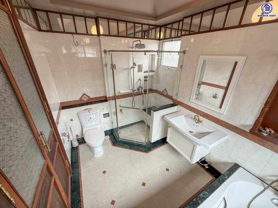 บ้านเดี่ยวมือสองนนทบุรี โครงการ มัณฑนา ราชพฤกษ์ หลังมุม เนื้อที่ 93.70 ตร.ว. พื้นที่ใช้สอย 270 ตร.ม. ฟังก์ชัน 3 ห้องนอน 3 ห้องน้ำ 2 ที่จอดรถ บนทำเลเดินทางสะดวก เชื่อมต่อ ถนนกาญจนาภิเษก, ถนนรัตนาธิเบศร์ ใกล้รถไฟฟ้าสายสีม่วง "สถานีตลาดบางใหญ่" และจุดขึ้นทางด่วน "ศรีรัช"