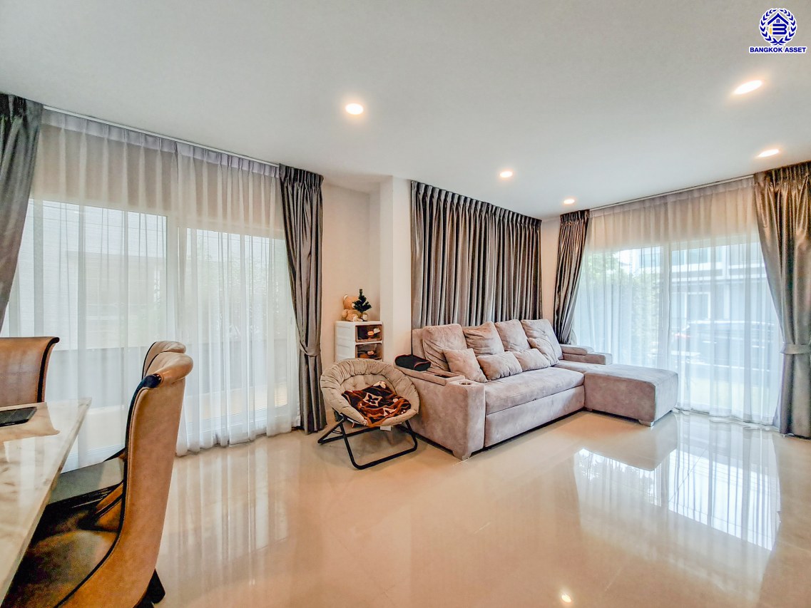 บ้านเดี่ยวมือสอง โครงการ เซนโทร ชัยพฤกษ์-345 เนื้อที่ 54.60 ตร.ว. พื้นที่ใช้สอย 190 ตร.ม. ฟังก์ชัน 4 ห้องนอน 3 ห้องน้ำ 2 ที่จอดรถ แถมฟรี! เครื่องปรับอากาศ บ้านสภาพดี พร้อมเข้าอยู่ บนทำเลดี เชื่อมต่อถนนสะพานนนทบุรี-บางบัวทอง ถนนราชพฤกษ์ ใกล้จุดขึ้นทางด่วน "ศรีรัช"