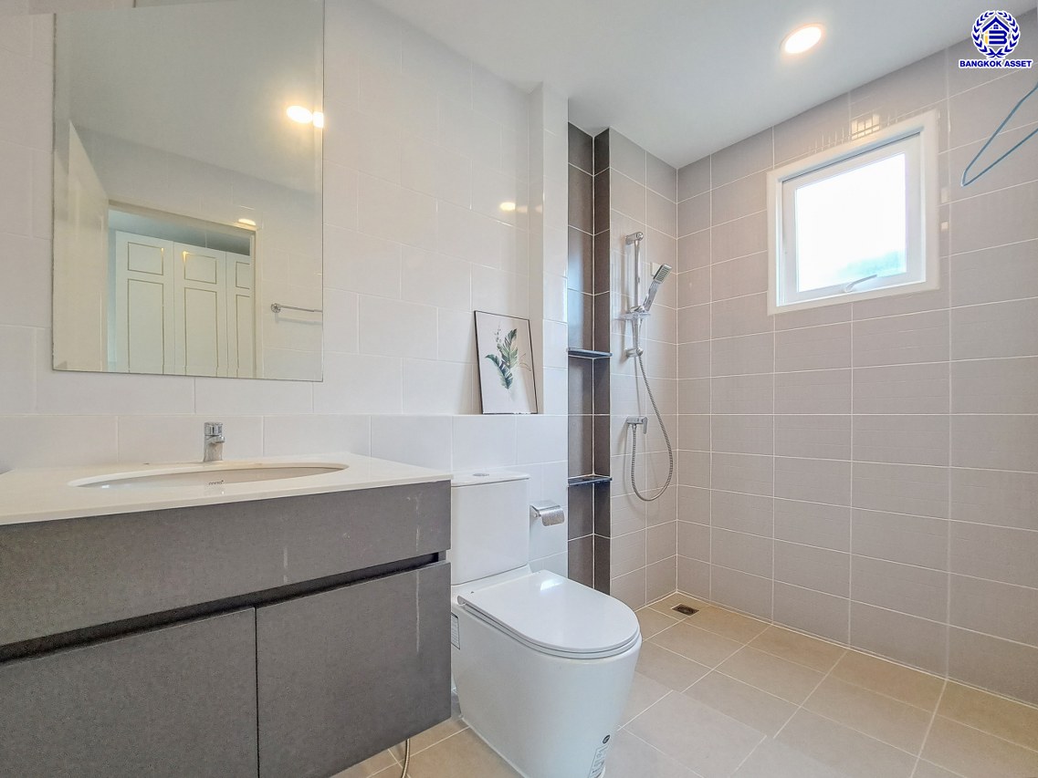 บ้านเดี่ยวมือสอง โครงการ เซนโทร ชัยพฤกษ์-345 เนื้อที่ 54.60 ตร.ว. พื้นที่ใช้สอย 190 ตร.ม. ฟังก์ชัน 4 ห้องนอน 3 ห้องน้ำ 2 ที่จอดรถ แถมฟรี! เครื่องปรับอากาศ บ้านสภาพดี พร้อมเข้าอยู่ บนทำเลดี เชื่อมต่อถนนสะพานนนทบุรี-บางบัวทอง ถนนราชพฤกษ์ ใกล้จุดขึ้นทางด่วน "ศรีรัช"