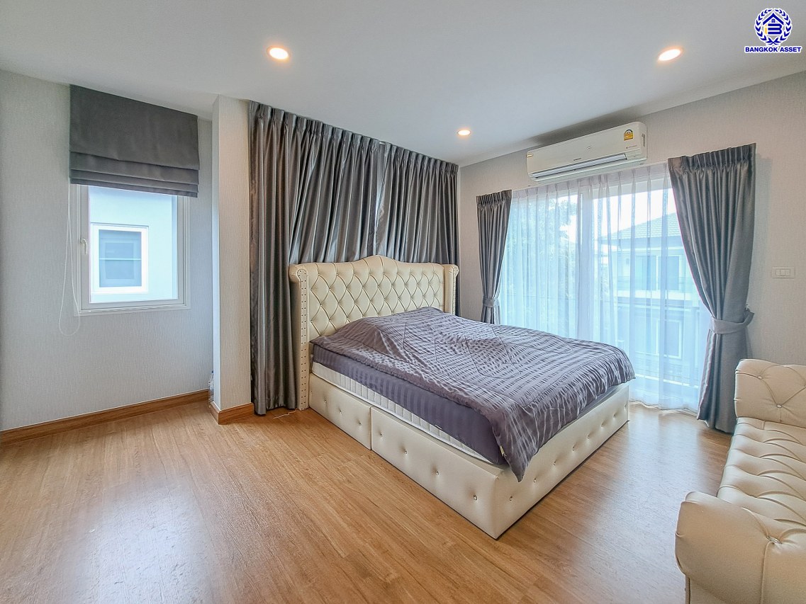 บ้านเดี่ยวมือสอง โครงการ เซนโทร ชัยพฤกษ์-345 เนื้อที่ 54.60 ตร.ว. พื้นที่ใช้สอย 190 ตร.ม. ฟังก์ชัน 4 ห้องนอน 3 ห้องน้ำ 2 ที่จอดรถ แถมฟรี! เครื่องปรับอากาศ บ้านสภาพดี พร้อมเข้าอยู่ บนทำเลดี เชื่อมต่อถนนสะพานนนทบุรี-บางบัวทอง ถนนราชพฤกษ์ ใกล้จุดขึ้นทางด่วน "ศรีรัช"