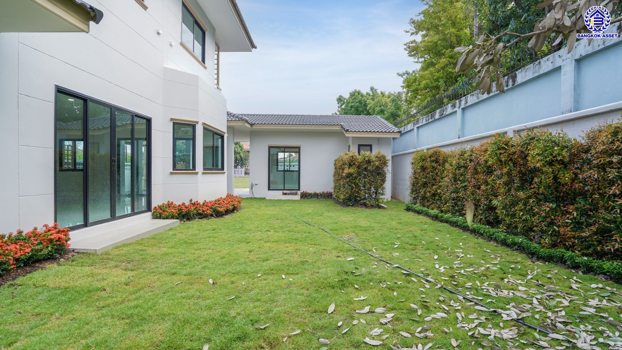 บ้านมือสองตกแต่งใหม่ โครงการ โชคชัยปัญจทรัพย์44 ปิ่นเกล้า-บรมราชชนนี หลังมุม หน้าบ้านไม่ชนใคร พื้นที่เยอะ เนื้อที่กว่า 80 ตร.ว. พื้นที่ใช้สอย 218.61 ตร.ม. ฟังก์ชัน 3 ห้องนอน 3 ห้องน้ำ จอดรถได้ 2 คัน พื้นที่รอบบ้านกว้างขวาง ตอบโจทย์ทุกการเดินทาง บนทำเลศักยภาพ ติดถนนบรมราชชนนี เชื่อมต่อทางคู่ขนานลอยฟ้า ใกล้ ม.มหิดล และเซ็นทรัลศาลายา