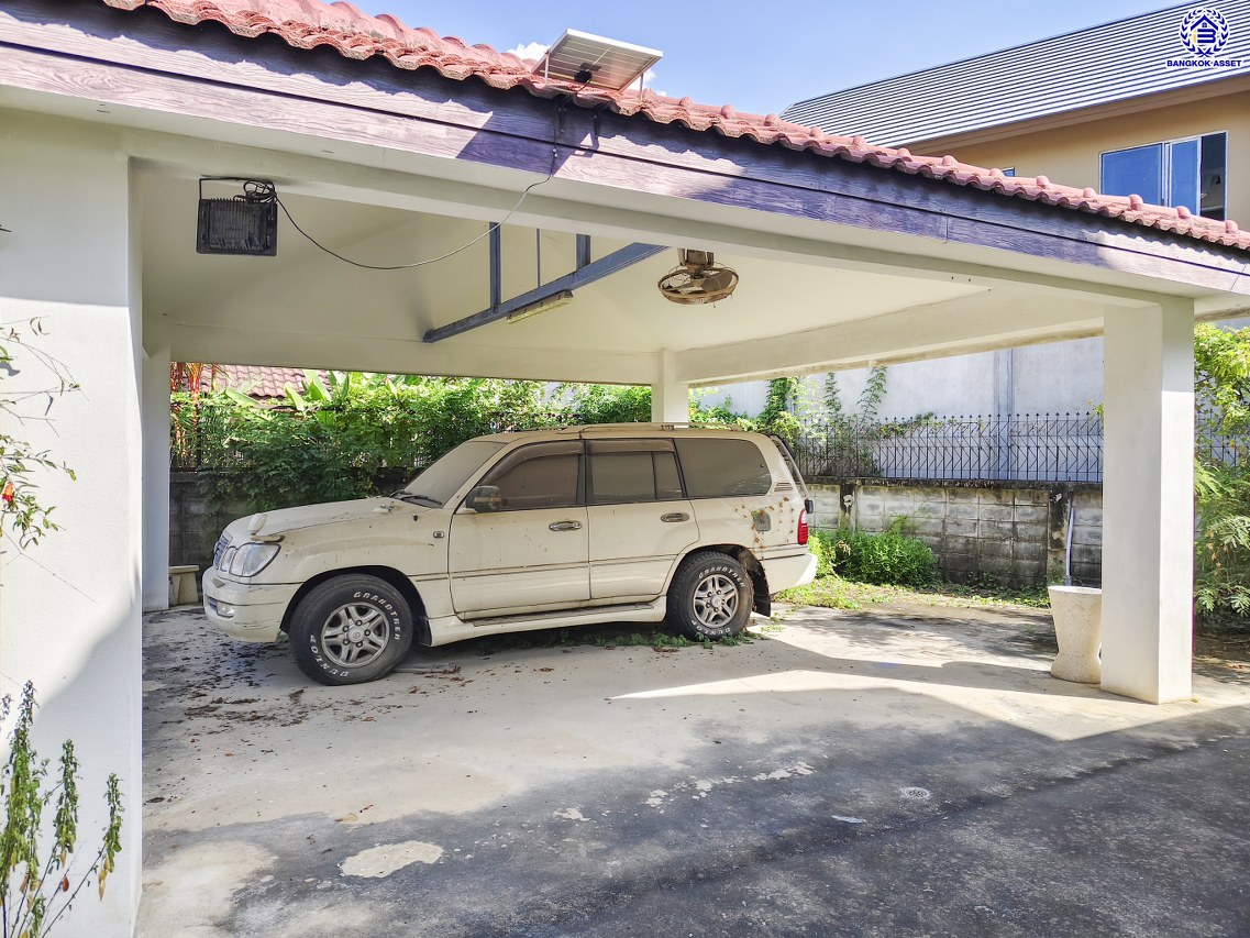 บ้านเดี่ยวมือสองนนทบุรี โครงการ ชลลดา บางบัวทอง เนื้อที่ 130 ตร.ว. พื้นที่ใช้สอย 140 ตร.ม. ฟังก์ชัน 4 ห้องนอน 2 ห้องน้ำ จอดรถได้ 3 คัน บนทำเลคุณภาพ เชื่อมต่อถนนบางกรวย-ไทรน้อย, ถนนรัตนาธิเบศร์ ใกล้เซ็นทรัลเวสต์เกต และรถไฟฟ้าสายสีม่วง "สถานีบางพลู"