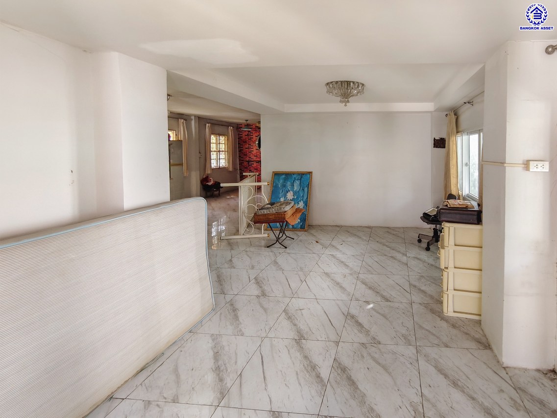 บ้านเดี่ยวมือสองนนทบุรี โครงการ ชลลดา บางบัวทอง เนื้อที่ 130 ตร.ว. พื้นที่ใช้สอย 140 ตร.ม. ฟังก์ชัน 4 ห้องนอน 2 ห้องน้ำ จอดรถได้ 3 คัน บนทำเลคุณภาพ เชื่อมต่อถนนบางกรวย-ไทรน้อย, ถนนรัตนาธิเบศร์ ใกล้เซ็นทรัลเวสต์เกต และรถไฟฟ้าสายสีม่วง "สถานีบางพลู"