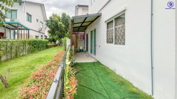 ทาวน์เฮ้าส์มือสองปทุมธานี โครงการ โมดิวิลล่า ราชพฤกษ์-ติวานนท์ เนื้อที่ 26.70 ตร.ว. พื้นที่ใช้สอย 124 ตร.ม. ฟังก์ชัน 4 ห้องนอน 3 ห้องน้ำ 2 ที่จอดรถ ทำเลเดินทางสะดวก เชื่อมต่อถนนสะพานนนทบุรี-บางบัวทอง, ถนนราชพฤกษ์, ถนนศรีสมาน ใกล้ห้างสรรพสินค้าโรบินสันไลฟ์สไตล์ ศรีสมาน, โรบินสันไลฟ์สไตล์ ราชพฤกษ์ และจุดขึ้นทางด่วน "ศรีสมาน"