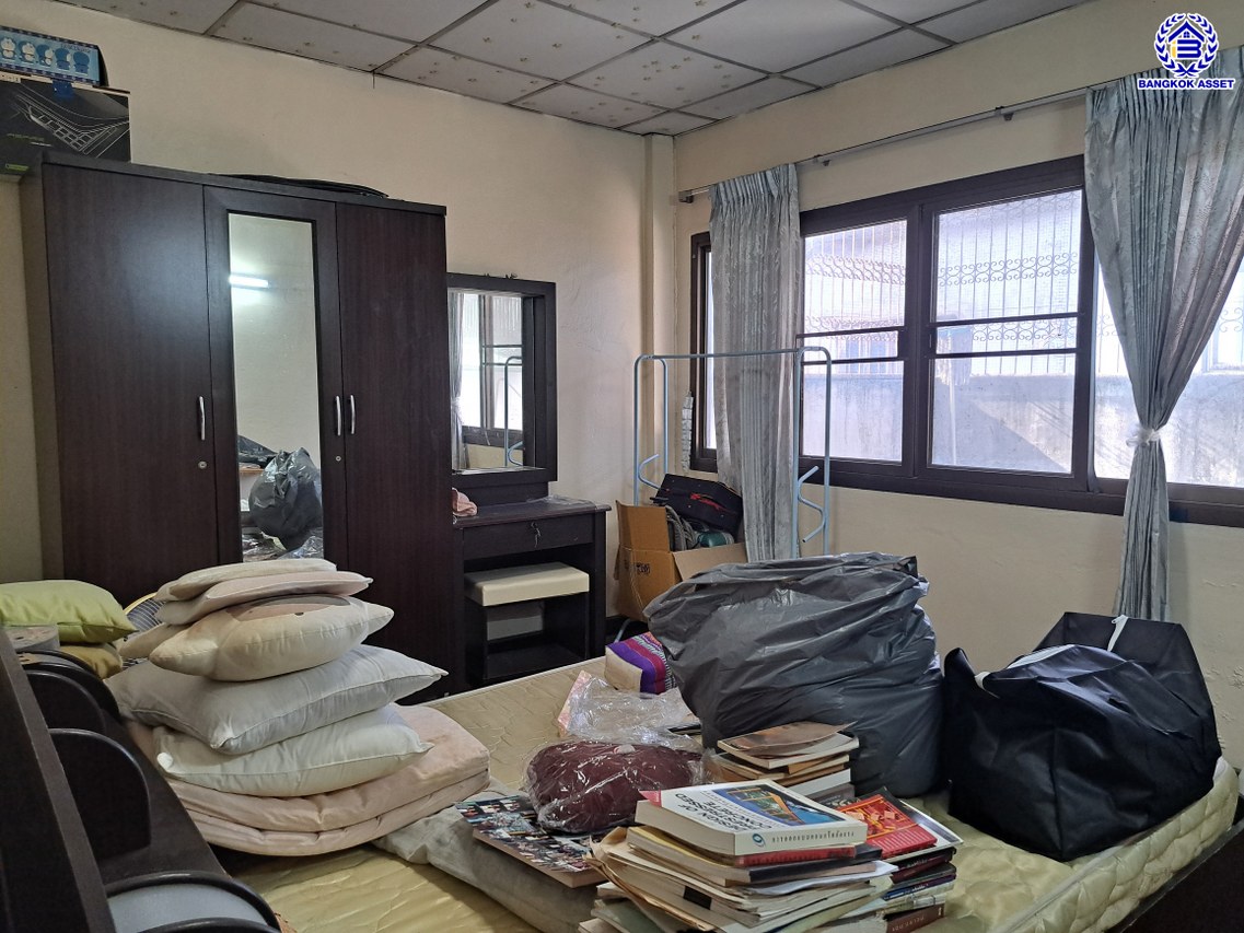 ทาวน์เฮ้าส์มือสองนนทบุรี โครงการ อมาตยวิลล่า สนามบินน้ำ เนื้อที่ 20.20 ตร.ว. พื้นที่ใช้สอย 80.80 ตร.ม. ฟังก์ชัน 2 ห้องนอน 2 ห้องน้ำ จอดรถได้ 1 คัน พร้อมแถมฟรี! เครื่องปรับอากาศ บนทำเลโซนเมือง! ใกล้สถานที่ราชการหลายแห่ง ใกล้เซ็นทรัลรัตนาธิเบศร์ และรถไฟฟ้าสายสีม่วง "สถานีแยกนนทบุรี1" พร้อมเข้าอยู่ได้เลย