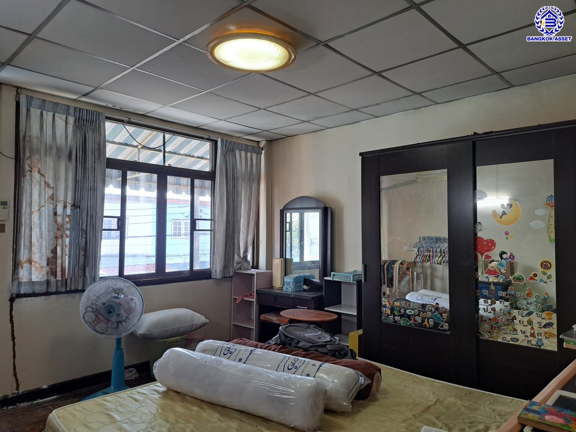 ทาวน์เฮ้าส์มือสองนนทบุรี โครงการ อมาตยวิลล่า สนามบินน้ำ เนื้อที่ 20.20 ตร.ว. พื้นที่ใช้สอย 80.80 ตร.ม. ฟังก์ชัน 2 ห้องนอน 2 ห้องน้ำ จอดรถได้ 1 คัน พร้อมแถมฟรี! เครื่องปรับอากาศ บนทำเลโซนเมือง! ใกล้สถานที่ราชการหลายแห่ง ใกล้เซ็นทรัลรัตนาธิเบศร์ และรถไฟฟ้าสายสีม่วง "สถานีแยกนนทบุรี1" พร้อมเข้าอยู่ได้เลย