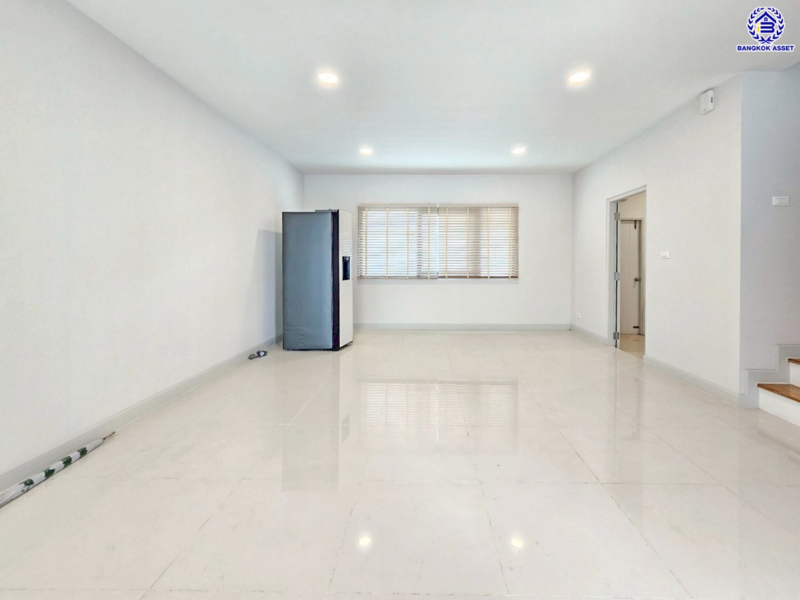 บ้านเดี่ยวมือสองนนทบุรี โครงการ เซนโทร ชัยพฤกษ์-แจ้งวัฒนะ3 หลังมุม จากแบรนด์ AP Thai เนื้อที่ 67.90 ตร.ว. พื้นที่ใช้สอย 289 ตร.ม. ฟังก์ชัน 4 ห้องนอน 4 ห้องน้ำ 3 ที่จอดรถ ใกล้แหล่งอำนวยความสะดวก บนทำเล เชื่อมต่อถนนสะพานนนทบุรี-บางบัวทอง ถนนชัยพฤกษ์ ถนนราชพฤกษ์ ใกล้จุดขึ้นทางด่วน "แจ้งวัฒนะ"