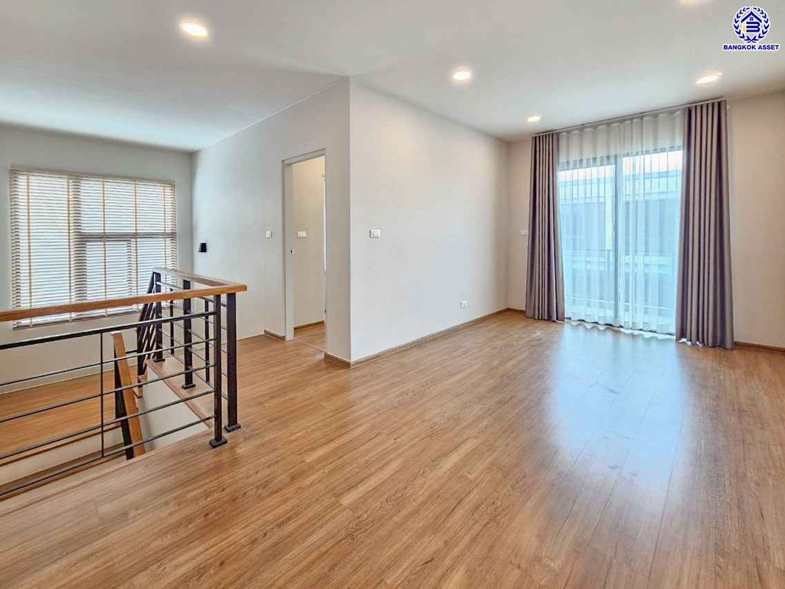 บ้านเดี่ยวมือสองนนทบุรี โครงการ เซนโทร ชัยพฤกษ์-แจ้งวัฒนะ3 หลังมุม จากแบรนด์ AP Thai เนื้อที่ 67.90 ตร.ว. พื้นที่ใช้สอย 289 ตร.ม. ฟังก์ชัน 4 ห้องนอน 4 ห้องน้ำ 3 ที่จอดรถ ใกล้แหล่งอำนวยความสะดวก บนทำเล เชื่อมต่อถนนสะพานนนทบุรี-บางบัวทอง ถนนชัยพฤกษ์ ถนนราชพฤกษ์ ใกล้จุดขึ้นทางด่วน "แจ้งวัฒนะ"