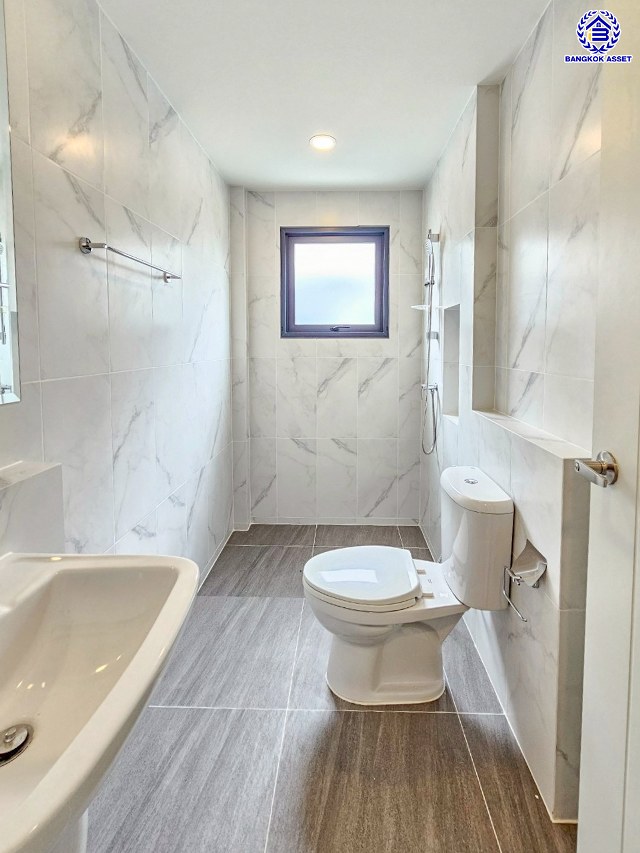 บ้านเดี่ยวมือสองนนทบุรี โครงการ เซนโทร ชัยพฤกษ์-แจ้งวัฒนะ3 หลังมุม จากแบรนด์ AP Thai เนื้อที่ 67.90 ตร.ว. พื้นที่ใช้สอย 289 ตร.ม. ฟังก์ชัน 4 ห้องนอน 4 ห้องน้ำ 3 ที่จอดรถ ใกล้แหล่งอำนวยความสะดวก บนทำเล เชื่อมต่อถนนสะพานนนทบุรี-บางบัวทอง ถนนชัยพฤกษ์ ถนนราชพฤกษ์ ใกล้จุดขึ้นทางด่วน "แจ้งวัฒนะ"