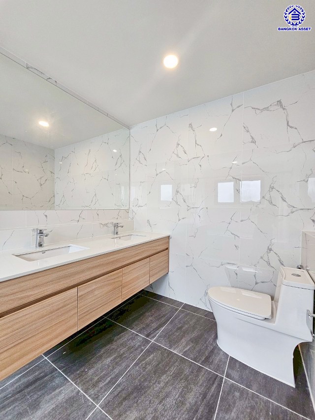 บ้านเดี่ยวมือสองนนทบุรี โครงการ เซนโทร ชัยพฤกษ์-แจ้งวัฒนะ3 หลังมุม จากแบรนด์ AP Thai เนื้อที่ 67.90 ตร.ว. พื้นที่ใช้สอย 289 ตร.ม. ฟังก์ชัน 4 ห้องนอน 4 ห้องน้ำ 3 ที่จอดรถ ใกล้แหล่งอำนวยความสะดวก บนทำเล เชื่อมต่อถนนสะพานนนทบุรี-บางบัวทอง ถนนชัยพฤกษ์ ถนนราชพฤกษ์ ใกล้จุดขึ้นทางด่วน "แจ้งวัฒนะ"