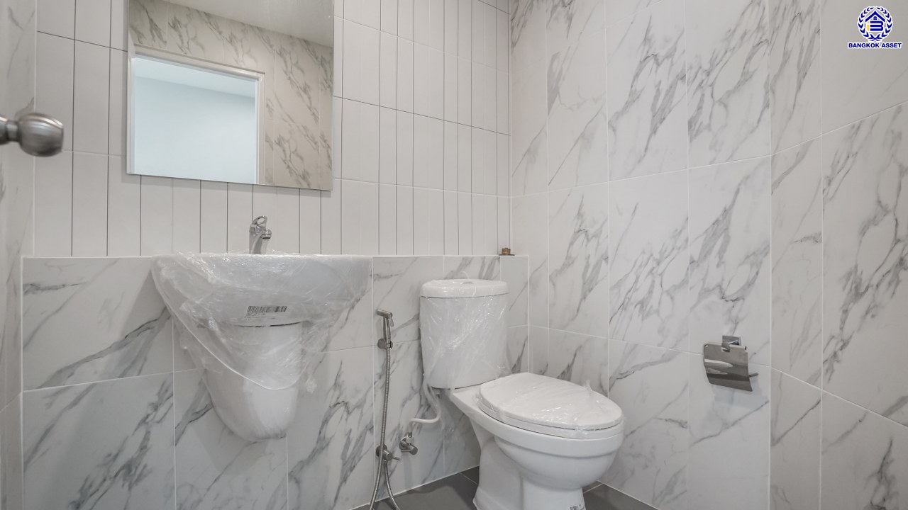 บ้านมือสองตกแต่งใหม่ ทำเลใจกลางเมือง โครงการ บ้านกลางเมือง ลาดพร้าว-โชคชัย4 ทาวน์โฮม 3 ชั้น เนื้อที่ 21.9 ตร.ว. พื้นที่ใช้สอย 175.61 ตร.ม. ฟังก์ชัน 3 ห้องนอน 4 ห้องน้ำ จอดรถได้ 2 คัน เชื่อมต่อทั้งถนนประดิษฐ์มนูธรรม, ถนนรัชดาภิเษก ใกล้ทางด่วน "รามอินทรา-อาจณรงค์" และรถไฟฟ้าสายสีเหลือง "สถานีโชคชัย4"...