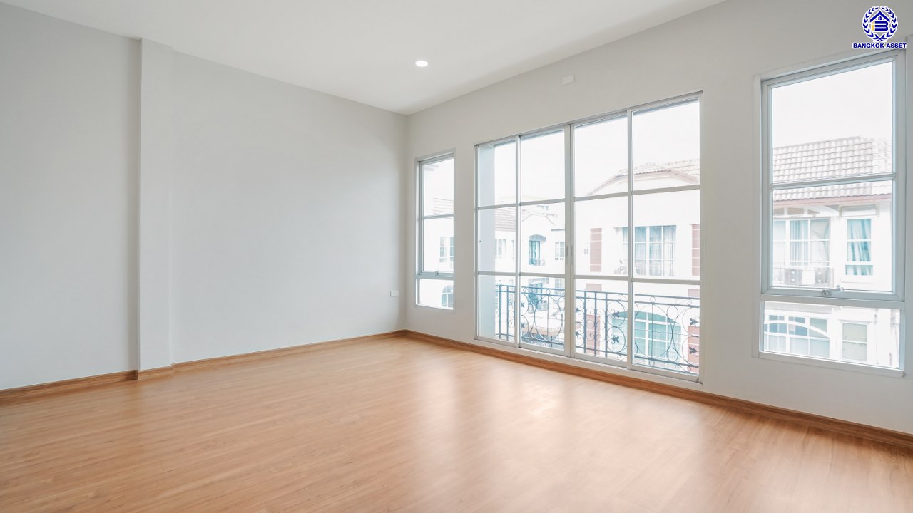 บ้านมือสองตกแต่งใหม่ ทำเลใจกลางเมือง โครงการ บ้านกลางเมือง ลาดพร้าว-โชคชัย4 ทาวน์โฮม 3 ชั้น เนื้อที่ 21.9 ตร.ว. พื้นที่ใช้สอย 175.61 ตร.ม. ฟังก์ชัน 3 ห้องนอน 4 ห้องน้ำ จอดรถได้ 2 คัน เชื่อมต่อทั้งถนนประดิษฐ์มนูธรรม, ถนนรัชดาภิเษก ใกล้ทางด่วน "รามอินทรา-อาจณรงค์" และรถไฟฟ้าสายสีเหลือง "สถานีโชคชัย4"...