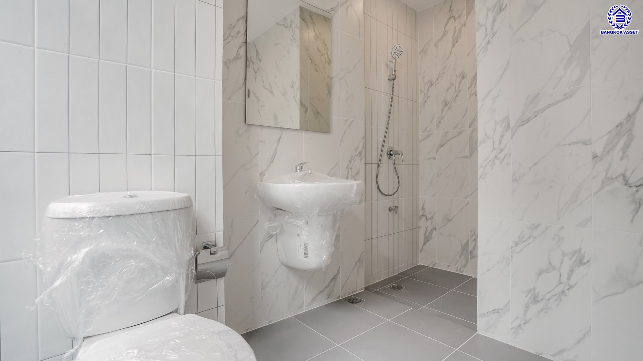 บ้านมือสองตกแต่งใหม่ ทำเลใจกลางเมือง โครงการ บ้านกลางเมือง ลาดพร้าว-โชคชัย4 ทาวน์โฮม 3 ชั้น เนื้อที่ 21.9 ตร.ว. พื้นที่ใช้สอย 175.61 ตร.ม. ฟังก์ชัน 3 ห้องนอน 4 ห้องน้ำ จอดรถได้ 2 คัน เชื่อมต่อทั้งถนนประดิษฐ์มนูธรรม, ถนนรัชดาภิเษก ใกล้ทางด่วน "รามอินทรา-อาจณรงค์" และรถไฟฟ้าสายสีเหลือง "สถานีโชคชัย4"...