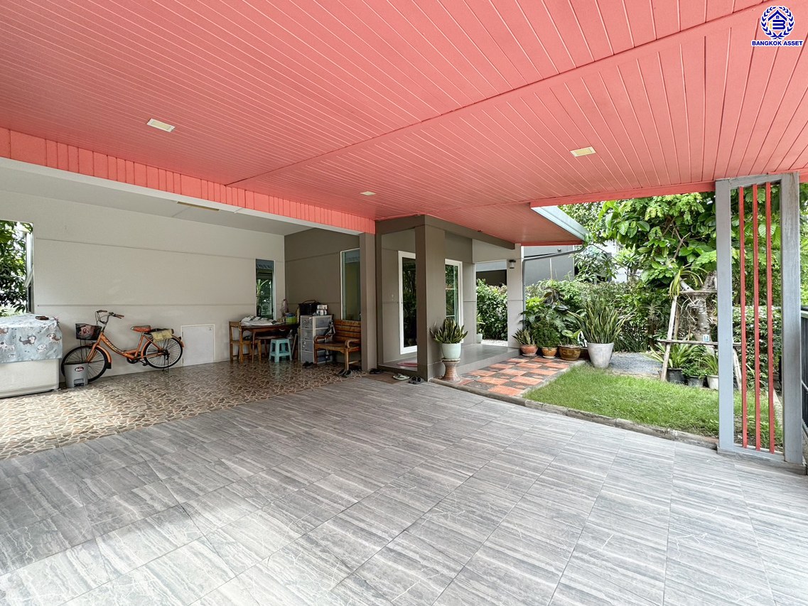 บ้านเดี่ยวมือสองนนทบุรี โครงการ ชัยพฤกษ์ ปิ่นเกล้า-กาญจนาฯ เนื้อที่ 50.40 ตร.ว. พื้นที่ใช้สอย 150 ตร.ม. ฟังก์ชัน 3 ห้องนอน 3 ห้องน้ำ 2 ที่จอดรถ แถมฟรี! เครื่องปรับอากาศ และ เครื่องทำน้ำอุ่น สภาพแวดล้อมดีพร้อมอยู่ เดินทางสะดวก เชื่อมต่อถนนกาญจนาภิเษก, ถนนนครอินทร์, ถนนราชพฤกษ์ ใกล้รถไฟฟ้าสายสีม่วง "สถานีตลาดบางใหญ่" และจุดขึ้นทางด่วน "ศรีรัช"