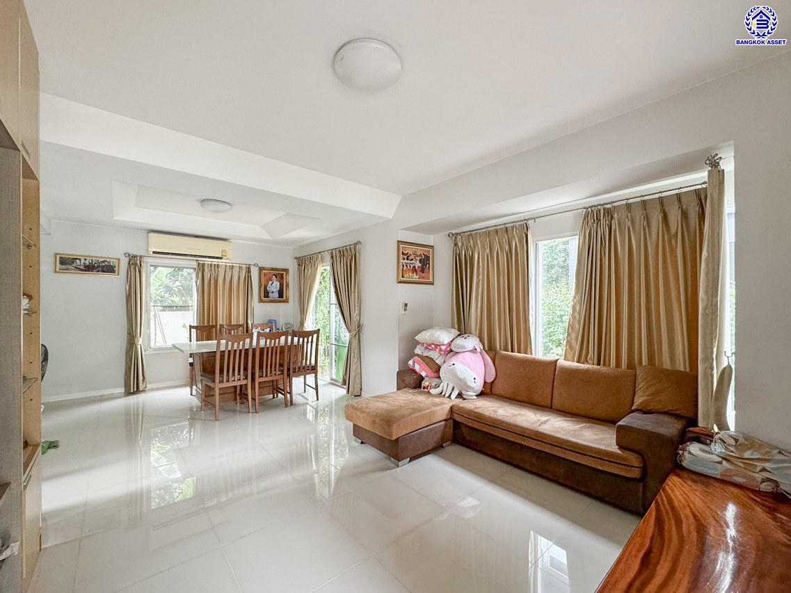 บ้านเดี่ยวมือสองนนทบุรี โครงการ ชัยพฤกษ์ ปิ่นเกล้า-กาญจนาฯ เนื้อที่ 50.40 ตร.ว. พื้นที่ใช้สอย 150 ตร.ม. ฟังก์ชัน 3 ห้องนอน 3 ห้องน้ำ 2 ที่จอดรถ แถมฟรี! เครื่องปรับอากาศ และ เครื่องทำน้ำอุ่น สภาพแวดล้อมดีพร้อมอยู่ เดินทางสะดวก เชื่อมต่อถนนกาญจนาภิเษก, ถนนนครอินทร์, ถนนราชพฤกษ์ ใกล้รถไฟฟ้าสายสีม่วง "สถานีตลาดบางใหญ่" และจุดขึ้นทางด่วน "ศรีรัช"