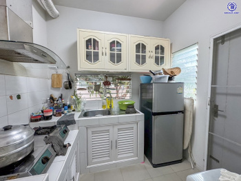 บ้านเดี่ยวมือสองนนทบุรี โครงการ ชัยพฤกษ์ ปิ่นเกล้า-กาญจนาฯ เนื้อที่ 50.40 ตร.ว. พื้นที่ใช้สอย 150 ตร.ม. ฟังก์ชัน 3 ห้องนอน 3 ห้องน้ำ 2 ที่จอดรถ แถมฟรี! เครื่องปรับอากาศ และ เครื่องทำน้ำอุ่น สภาพแวดล้อมดีพร้อมอยู่ เดินทางสะดวก เชื่อมต่อถนนกาญจนาภิเษก, ถนนนครอินทร์, ถนนราชพฤกษ์ ใกล้รถไฟฟ้าสายสีม่วง "สถานีตลาดบางใหญ่" และจุดขึ้นทางด่วน "ศรีรัช"