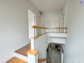 บ้านเดี่ยวมือสองนนทบุรี โครงการ ชัยพฤกษ์ ปิ่นเกล้า-กาญจนาฯ เนื้อที่ 50.40 ตร.ว. พื้นที่ใช้สอย 150 ตร.ม. ฟังก์ชัน 3 ห้องนอน 3 ห้องน้ำ 2 ที่จอดรถ แถมฟรี! เครื่องปรับอากาศ และ เครื่องทำน้ำอุ่น สภาพแวดล้อมดีพร้อมอยู่ เดินทางสะดวก เชื่อมต่อถนนกาญจนาภิเษก, ถนนนครอินทร์, ถนนราชพฤกษ์ ใกล้รถไฟฟ้าสายสีม่วง "สถานีตลาดบางใหญ่" และจุดขึ้นทางด่วน "ศรีรัช"