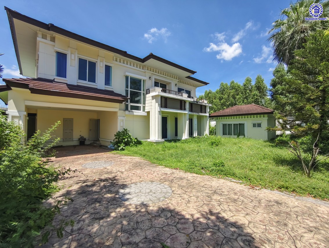 บ้านเดี่ยวมือสองนนทบุรี โครงการ เดอะซิตี้ รัตนาธิเบศร์-แคราย หลังมุม เนื้อที่ 166 ตร.ว. พื้นที่ใช้สอย 320 ตร.ม.ฟังก์ชัน 5 ห้องนอน 4 ห้องน้ำ พร้อมเรือนรับรอง จอดรถได้  4 คัน และ ของแถมอีกหลายรายการ บนทำเลศักยภาพ ติดถนนรัตนาธิเบศร์ เชื่อมต่อถนนงามวงศ์วาน, ถนนติวานนท์ ใกล้รถไฟฟ้าสายสีม่วง "สถานีสะพานพระนั่งเกล้า"