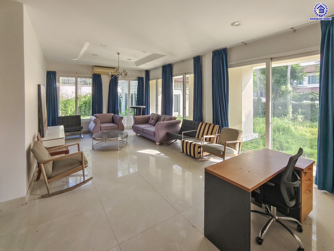 บ้านเดี่ยวมือสองนนทบุรี โครงการ เดอะซิตี้ รัตนาธิเบศร์-แคราย หลังมุม เนื้อที่ 166 ตร.ว. พื้นที่ใช้สอย 320 ตร.ม.ฟังก์ชัน 5 ห้องนอน 4 ห้องน้ำ พร้อมเรือนรับรอง จอดรถได้  4 คัน และ ของแถมอีกหลายรายการ บนทำเลศักยภาพ ติดถนนรัตนาธิเบศร์ เชื่อมต่อถนนงามวงศ์วาน, ถนนติวานนท์ ใกล้รถไฟฟ้าสายสีม่วง "สถานีสะพานพระนั่งเกล้า"