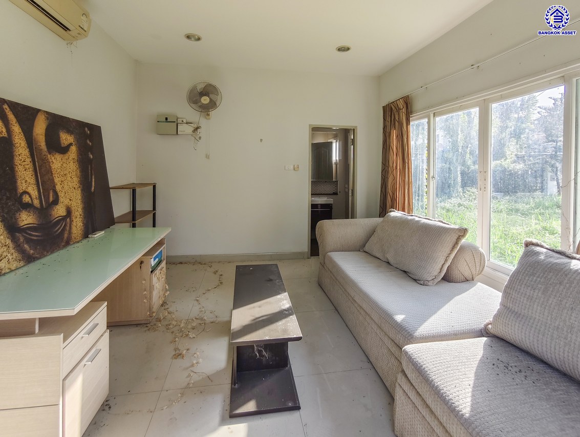 บ้านเดี่ยวมือสองนนทบุรี โครงการ เดอะซิตี้ รัตนาธิเบศร์-แคราย หลังมุม เนื้อที่ 166 ตร.ว. พื้นที่ใช้สอย 320 ตร.ม.ฟังก์ชัน 5 ห้องนอน 4 ห้องน้ำ พร้อมเรือนรับรอง จอดรถได้  4 คัน และ ของแถมอีกหลายรายการ บนทำเลศักยภาพ ติดถนนรัตนาธิเบศร์ เชื่อมต่อถนนงามวงศ์วาน, ถนนติวานนท์ ใกล้รถไฟฟ้าสายสีม่วง "สถานีสะพานพระนั่งเกล้า"