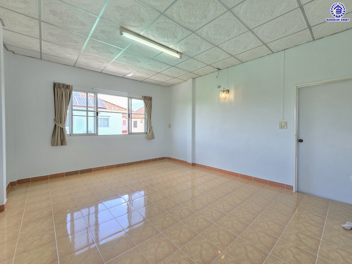 บ้านแฝดมือสองกรุงเทพฯ โครงการ ทวีทอง2 บางบอน3 เนื้อที่ 39.40 ตร.ว. พื้นที่ใช้สอย 160 ตร.ม. ฟังก์ชัน 3 ห้องนอน 3 ห้องน้ำ จอดรถได้ 2 คัน พร้อมแถมฟรี เครื่องทำน้ำอุ่น และ เครื่องทำดูดควัน บนทำเลศักยภาพ เชื่อมต่อหลายเส้นทาง ใกล้จุดขึ้นทางด่วน "พระราม2" และรถไฟฟ้าสายสีน้ำเงิน "สถานีหลักสอง"