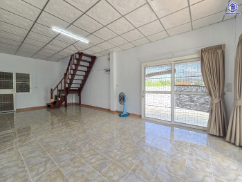 บ้านแฝดมือสองกรุงเทพฯ โครงการ ทวีทอง2 บางบอน3 เนื้อที่ 39.40 ตร.ว. พื้นที่ใช้สอย 160 ตร.ม. ฟังก์ชัน 3 ห้องนอน 3 ห้องน้ำ จอดรถได้ 2 คัน พร้อมแถมฟรี เครื่องทำน้ำอุ่น และ เครื่องทำดูดควัน บนทำเลศักยภาพ เชื่อมต่อหลายเส้นทาง ใกล้จุดขึ้นทางด่วน "พระราม2" และรถไฟฟ้าสายสีน้ำเงิน "สถานีหลักสอง"