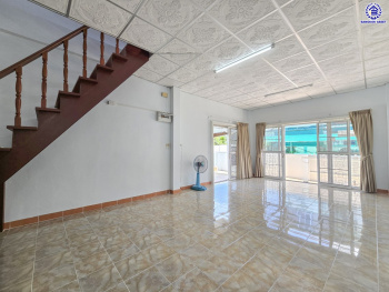 บ้านแฝดมือสองกรุงเทพฯ โครงการ ทวีทอง2 บางบอน3 เนื้อที่ 39.40 ตร.ว. พื้นที่ใช้สอย 160 ตร.ม. ฟังก์ชัน 3 ห้องนอน 3 ห้องน้ำ จอดรถได้ 2 คัน พร้อมแถมฟรี เครื่องทำน้ำอุ่น และ เครื่องทำดูดควัน บนทำเลศักยภาพ เชื่อมต่อหลายเส้นทาง ใกล้จุดขึ้นทางด่วน "พระราม2" และรถไฟฟ้าสายสีน้ำเงิน "สถานีหลักสอง"