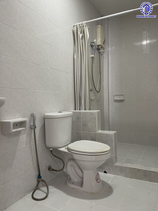 ทาวน์เฮ้าส์มือสองกรุงเทพฯ โครงการ ทาวน์อินทาวน์ ลาดพร้าว94 เนื้อที่ 17.90 ตร.ว. พื้นที่ใช้สอย 248 ตร.ม. ฟังก์ชัน 4 ห้องนอน 3 ห้องน้ำ 1 ที่จอดรถ แถมฟรี! เครื่องปรับอากาศ, เครื่องทำน้ำอุ่น, ปั้มน้ำ บนทำเลเดินทางสะดวก เชื่อมต่อถนนประดิษฐ์มนูธรรม, ถนนรามคำแหง ใกล้รถไฟฟ้าสายสีเหลือง "สถานีลาดพร้าว83" และจุดขึ้นทางด่วน "พิเศษฉลองรัช"