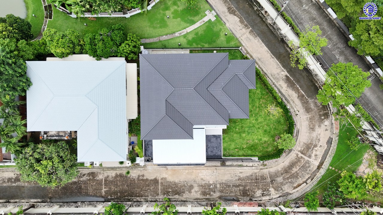 บ้านมือสองตกแต่งใหม่ โครงการ ลดาวัลย์ เลคโคโลเนียล กาญจนาภิเษก เนื้อที่ 116.3 ตร.ว. สไตล์  Modern Classic บรรยากาศ Private ใกล้สวนส่วนกลาง ฟังก์ชันจัดเต็ม 4 ห้องนอน 4 ห้องน้ำ 1 ห้องแม่บ้าน จอดรถได้ถึง 3 คัน บนพื้นที่ใช้สอยกว่า 362.11 ตร.ม. ทำเลติดถนนกาญจนาภิเษก เชื่อมต่อถนนพระราม2 และถนนเอกชัย ใกล้เซ็นทรัลพระราม2 และเดอะมอลล์บางแค