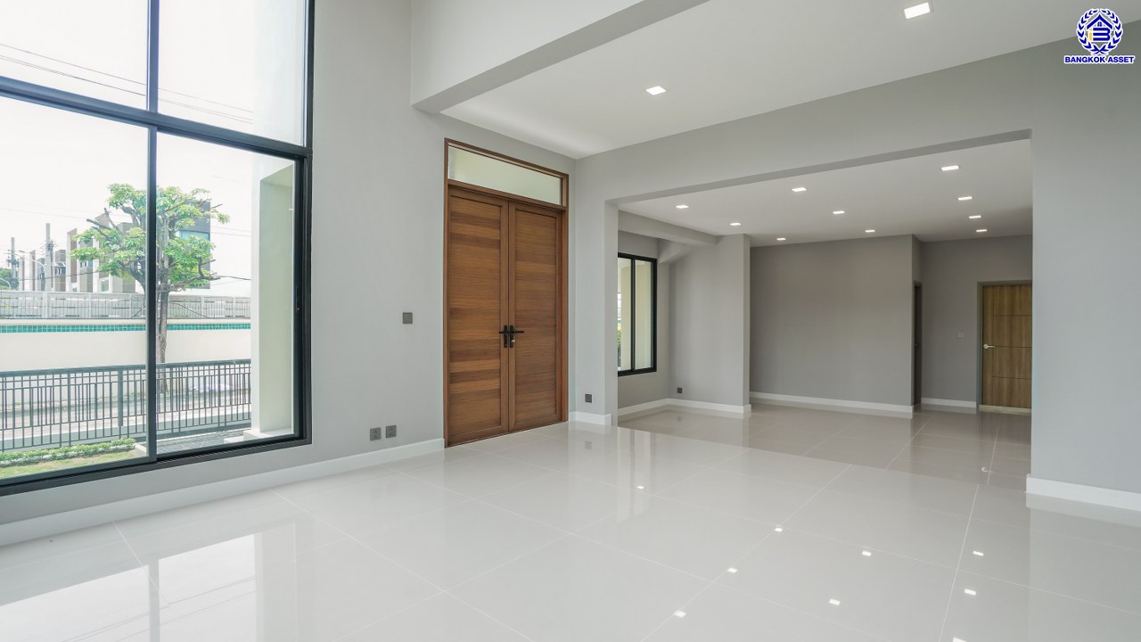 บ้านมือสองตกแต่งใหม่ โครงการ ลดาวัลย์ เลคโคโลเนียล กาญจนาภิเษก เนื้อที่ 116.3 ตร.ว. สไตล์  Modern Classic บรรยากาศ Private ใกล้สวนส่วนกลาง ฟังก์ชันจัดเต็ม 4 ห้องนอน 4 ห้องน้ำ 1 ห้องแม่บ้าน จอดรถได้ถึง 3 คัน บนพื้นที่ใช้สอยกว่า 362.11 ตร.ม. ทำเลติดถนนกาญจนาภิเษก เชื่อมต่อถนนพระราม2 และถนนเอกชัย ใกล้เซ็นทรัลพระราม2 และเดอะมอลล์บางแค