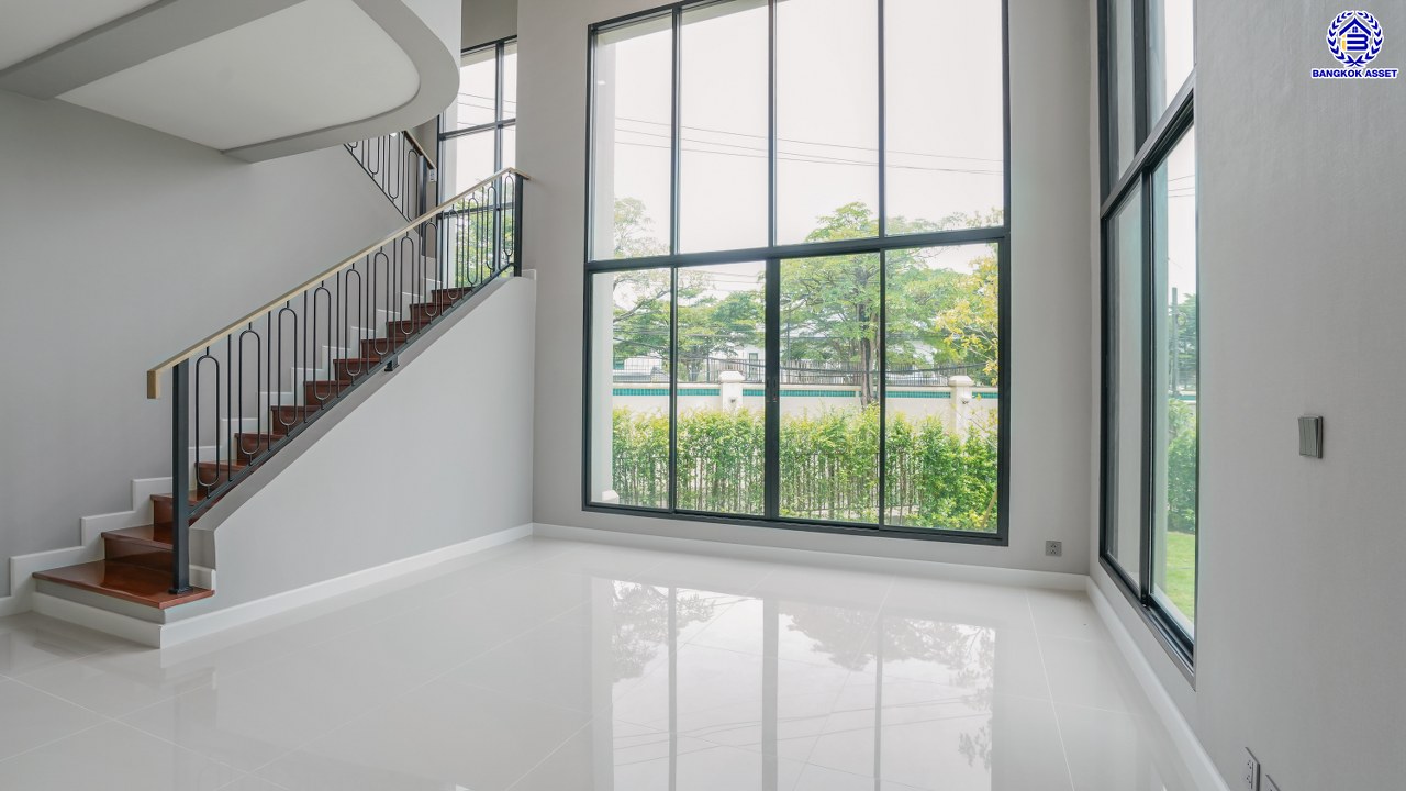 บ้านมือสองตกแต่งใหม่ โครงการ ลดาวัลย์ เลคโคโลเนียล กาญจนาภิเษก เนื้อที่ 116.3 ตร.ว. สไตล์  Modern Classic บรรยากาศ Private ใกล้สวนส่วนกลาง ฟังก์ชันจัดเต็ม 4 ห้องนอน 4 ห้องน้ำ 1 ห้องแม่บ้าน จอดรถได้ถึง 3 คัน บนพื้นที่ใช้สอยกว่า 362.11 ตร.ม. ทำเลติดถนนกาญจนาภิเษก เชื่อมต่อถนนพระราม2 และถนนเอกชัย ใกล้เซ็นทรัลพระราม2 และเดอะมอลล์บางแค