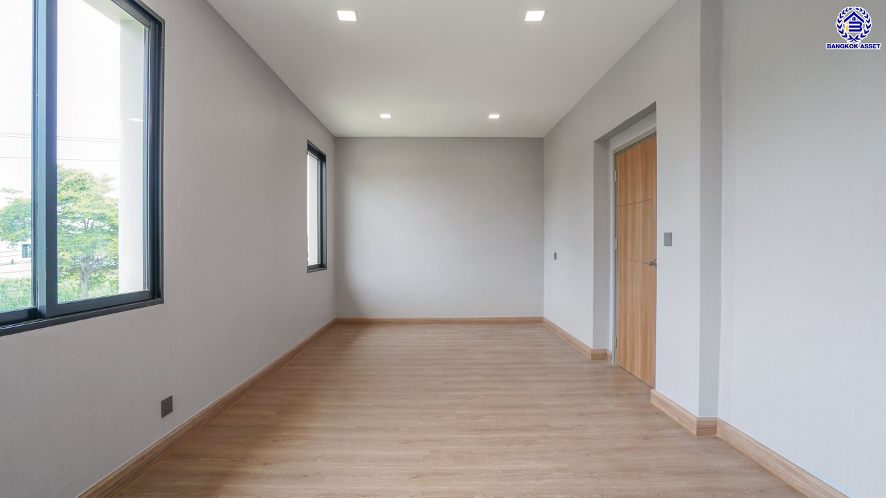 บ้านมือสองตกแต่งใหม่ โครงการ ลดาวัลย์ เลคโคโลเนียล กาญจนาภิเษก เนื้อที่ 116.3 ตร.ว. สไตล์  Modern Classic บรรยากาศ Private ใกล้สวนส่วนกลาง ฟังก์ชันจัดเต็ม 4 ห้องนอน 4 ห้องน้ำ 1 ห้องแม่บ้าน จอดรถได้ถึง 3 คัน บนพื้นที่ใช้สอยกว่า 362.11 ตร.ม. ทำเลติดถนนกาญจนาภิเษก เชื่อมต่อถนนพระราม2 และถนนเอกชัย ใกล้เซ็นทรัลพระราม2 และเดอะมอลล์บางแค