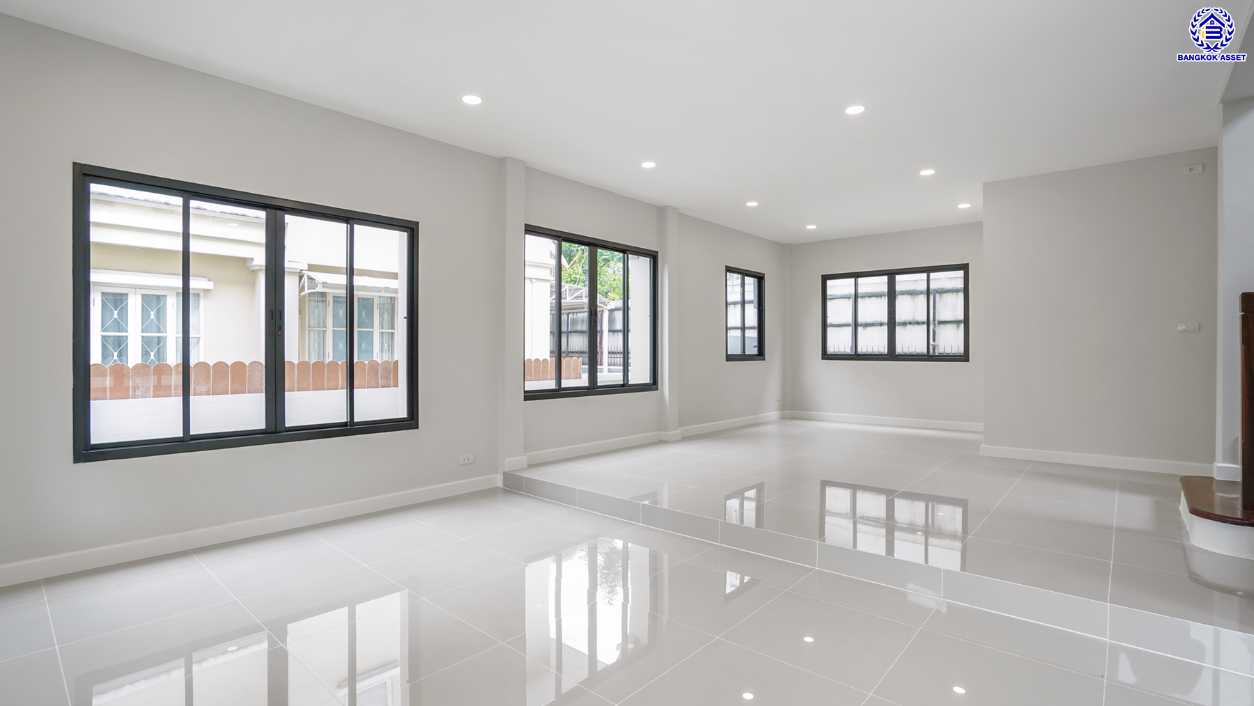 บ้านมือสองตกแต่งใหม่ จาก Land and Houses ชัยพฤกษ์ ทวีวัฒนา เนื้อที่ 51 ตร.ว. พื้นที่ใช้สอย 177.23 ตร.ม. ตอบโจทย์ทุกการอยู่อาศัย ด้วยฟังก์ชัน 3 ห้องนอน 2 ห้องน้ำ 1 ที่จอดรถ บนทำเลศักยภาพ ติดถนนทวีวัฒนา เชื่อมต่อทางคู่ขนานลอยฟ้าบรมราชชนนี ใกล้ ม.มหิดล และเซ็นทรัลศาลายา