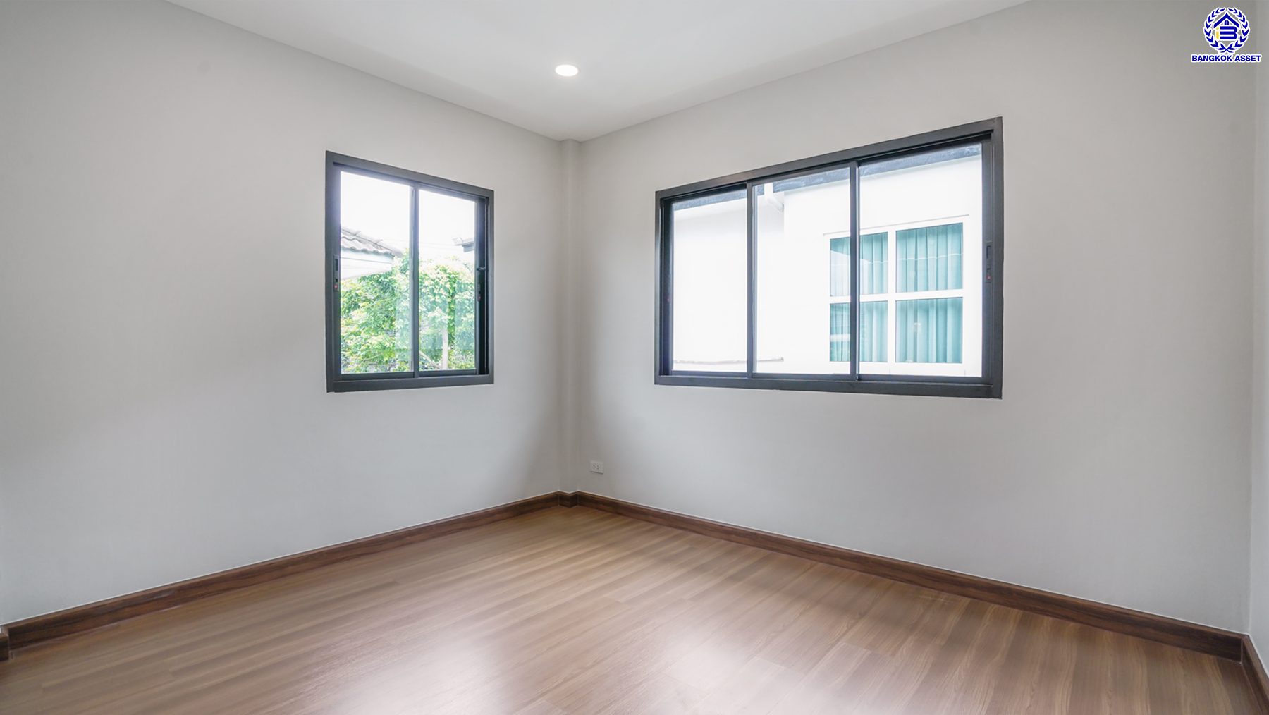 บ้านมือสองตกแต่งใหม่ จาก Land and Houses ชัยพฤกษ์ ทวีวัฒนา เนื้อที่ 51 ตร.ว. พื้นที่ใช้สอย 177.23 ตร.ม. ตอบโจทย์ทุกการอยู่อาศัย ด้วยฟังก์ชัน 3 ห้องนอน 2 ห้องน้ำ 1 ที่จอดรถ บนทำเลศักยภาพ ติดถนนทวีวัฒนา เชื่อมต่อทางคู่ขนานลอยฟ้าบรมราชชนนี ใกล้ ม.มหิดล และเซ็นทรัลศาลายา