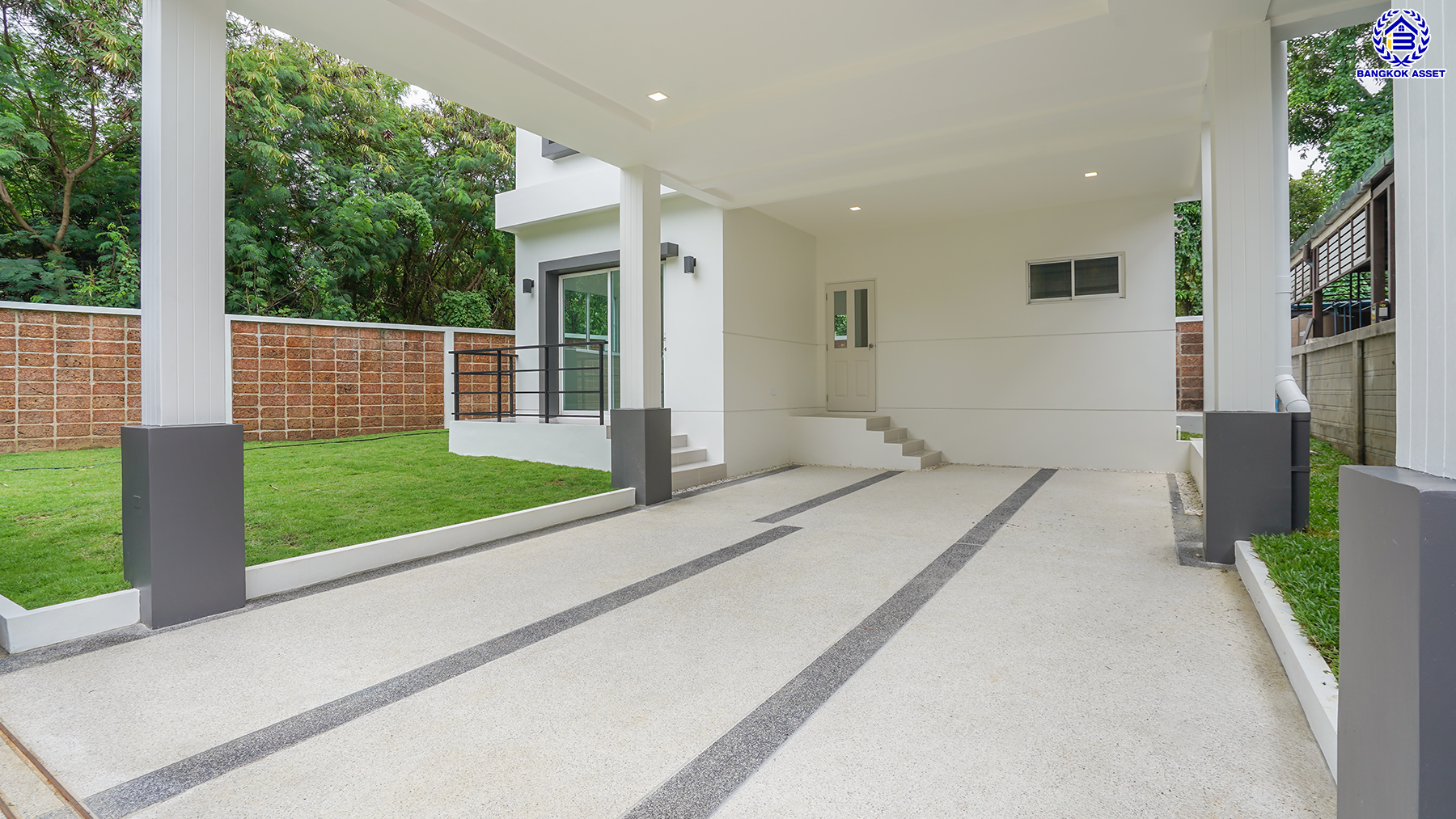 บ้านมือสองตกแต่งใหม่ จากแบรนด์ Q.House โครงการ คาซ่าวิลล์ ราชพฤกษ์-พระราม5 ติดถนนราชพฤกษ์ ใกล้เซ็นทรัลเวสต์เกต และรถไฟฟ้า "สถานีบางรักน้อยท่าอิฐ" บนเนื้อที่ 84.9 ตร.ว. พื้นที่ใช้สอย 214.19 ตร.ม. ฟังก์ชัน 3 ห้องนอน 3 ห้องน้ำ จอดรถได้ถึง 2 คัน