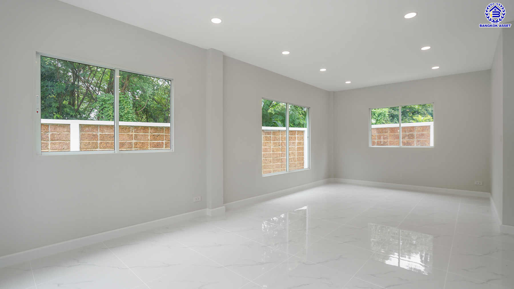 บ้านมือสองตกแต่งใหม่ จากแบรนด์ Q.House โครงการ คาซ่าวิลล์ ราชพฤกษ์-พระราม5 ติดถนนราชพฤกษ์ ใกล้เซ็นทรัลเวสต์เกต และรถไฟฟ้า "สถานีบางรักน้อยท่าอิฐ" บนเนื้อที่ 84.9 ตร.ว. พื้นที่ใช้สอย 214.19 ตร.ม. ฟังก์ชัน 3 ห้องนอน 3 ห้องน้ำ จอดรถได้ถึง 2 คัน