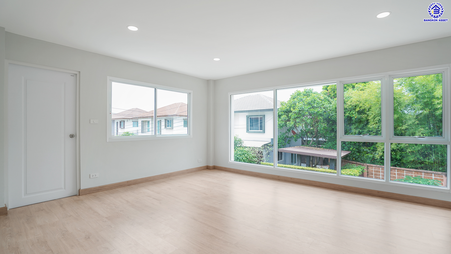 บ้านมือสองตกแต่งใหม่ จากแบรนด์ Q.House โครงการ คาซ่าวิลล์ ราชพฤกษ์-พระราม5 ติดถนนราชพฤกษ์ ใกล้เซ็นทรัลเวสต์เกต และรถไฟฟ้า "สถานีบางรักน้อยท่าอิฐ" บนเนื้อที่ 84.9 ตร.ว. พื้นที่ใช้สอย 214.19 ตร.ม. ฟังก์ชัน 3 ห้องนอน 3 ห้องน้ำ จอดรถได้ถึง 2 คัน