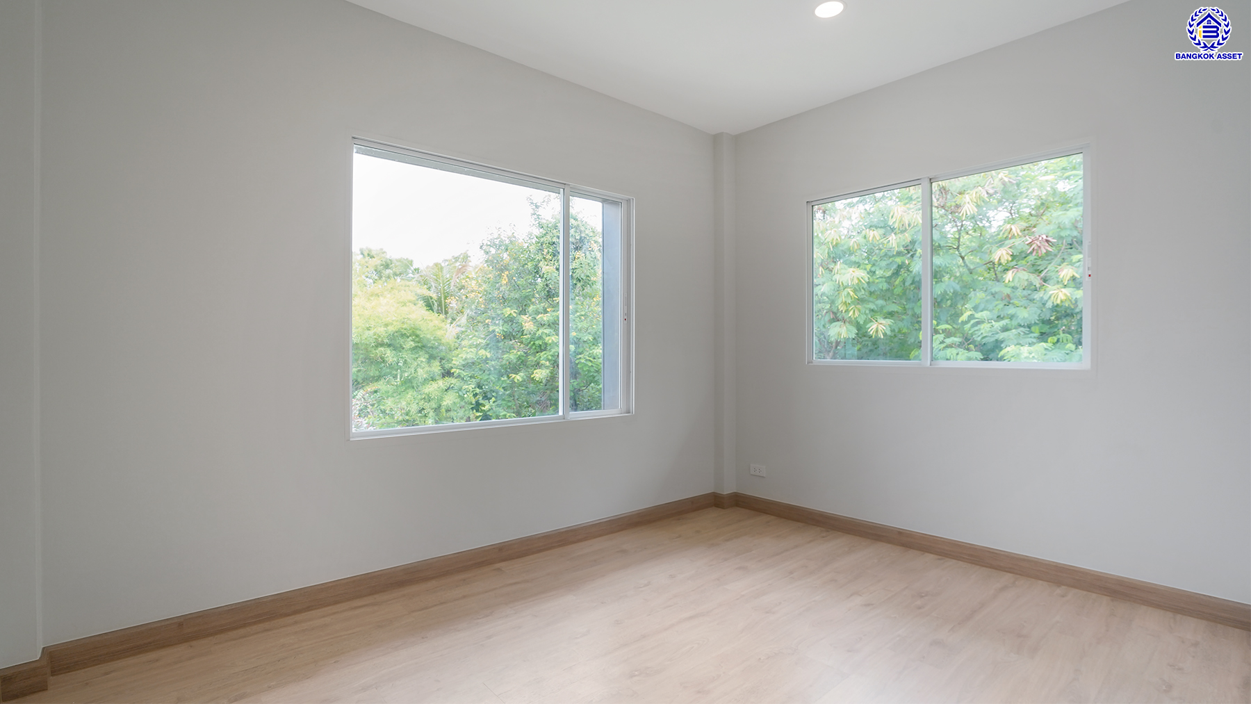 บ้านมือสองตกแต่งใหม่ จากแบรนด์ Q.House โครงการ คาซ่าวิลล์ ราชพฤกษ์-พระราม5 ติดถนนราชพฤกษ์ ใกล้เซ็นทรัลเวสต์เกต และรถไฟฟ้า "สถานีบางรักน้อยท่าอิฐ" บนเนื้อที่ 84.9 ตร.ว. พื้นที่ใช้สอย 214.19 ตร.ม. ฟังก์ชัน 3 ห้องนอน 3 ห้องน้ำ จอดรถได้ถึง 2 คัน