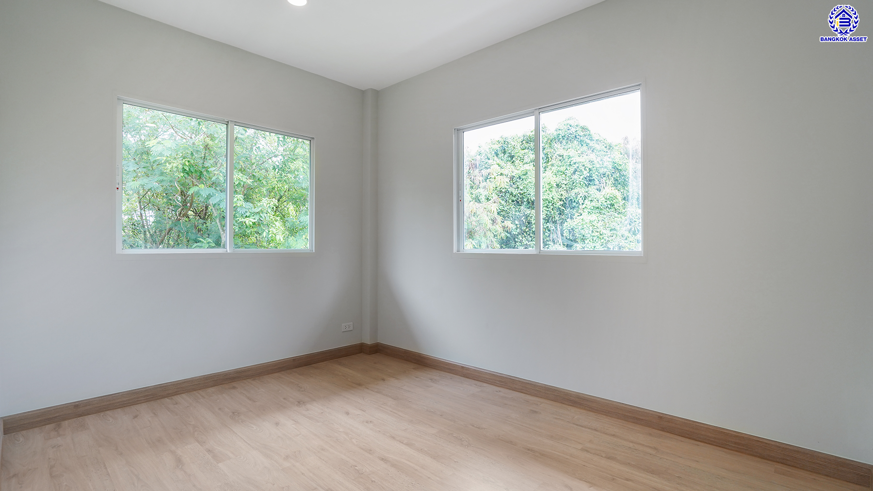 บ้านมือสองตกแต่งใหม่ จากแบรนด์ Q.House โครงการ คาซ่าวิลล์ ราชพฤกษ์-พระราม5 ติดถนนราชพฤกษ์ ใกล้เซ็นทรัลเวสต์เกต และรถไฟฟ้า "สถานีบางรักน้อยท่าอิฐ" บนเนื้อที่ 84.9 ตร.ว. พื้นที่ใช้สอย 214.19 ตร.ม. ฟังก์ชัน 3 ห้องนอน 3 ห้องน้ำ จอดรถได้ถึง 2 คัน