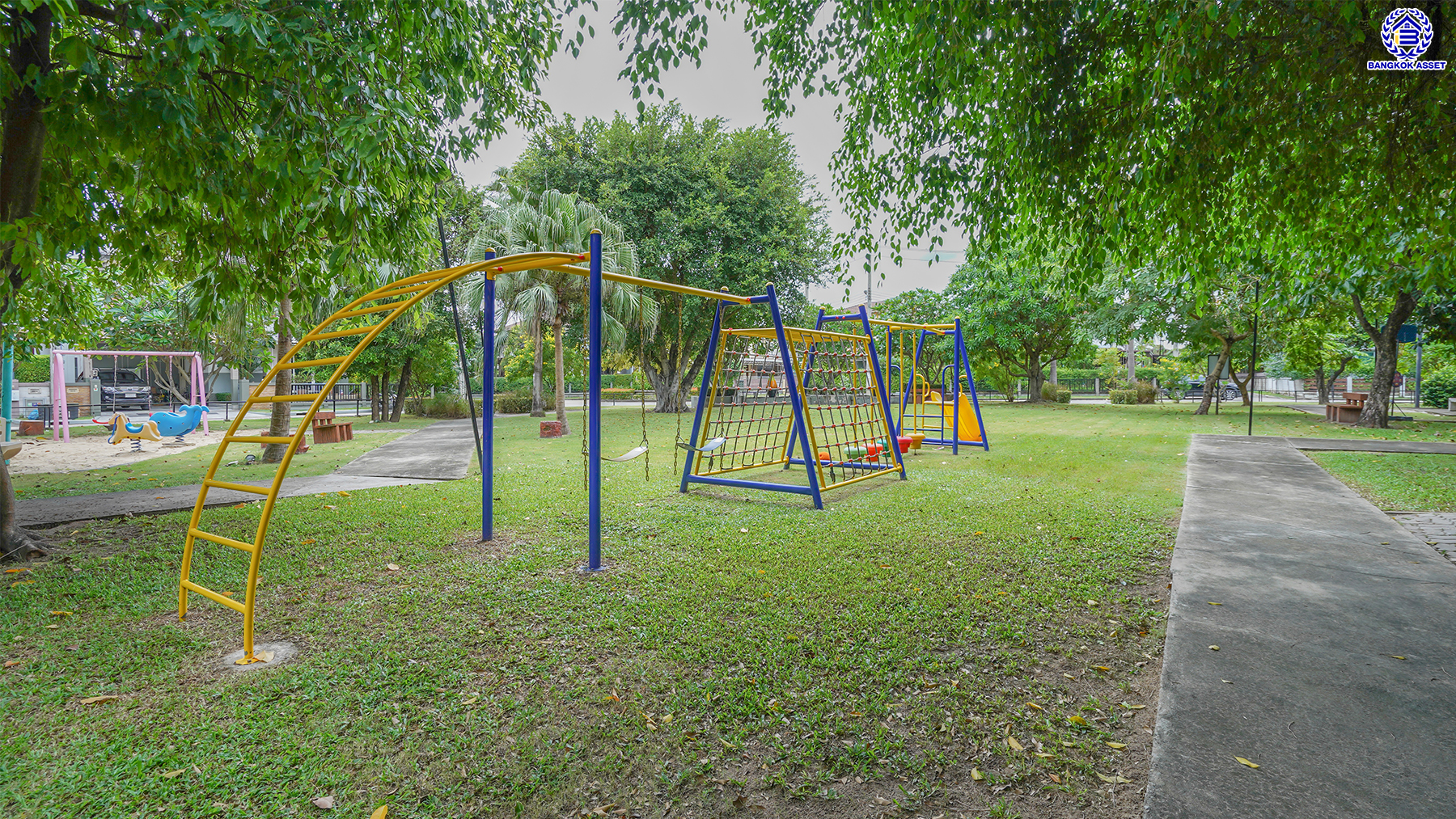 บ้านมือสองตกแต่งใหม่ จากแบรนด์ Q.House โครงการ คาซ่าวิลล์ ราชพฤกษ์-พระราม5 ติดถนนราชพฤกษ์ ใกล้เซ็นทรัลเวสต์เกต และรถไฟฟ้า "สถานีบางรักน้อยท่าอิฐ" บนเนื้อที่ 84.9 ตร.ว. พื้นที่ใช้สอย 214.19 ตร.ม. ฟังก์ชัน 3 ห้องนอน 3 ห้องน้ำ จอดรถได้ถึง 2 คัน