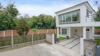 บ้านมือสองตกแต่งใหม่ จากแบรนด์ Q.House โครงการ คาซ่าวิลล์ ราชพฤกษ์-พระราม5 ติดถนนราชพฤกษ์ ใกล้เซ็นทรัลเวสต์เกต และรถไฟฟ้า "สถานีบางรักน้อยท่าอิฐ" บนเนื้อที่ 84.9 ตร.ว. พื้นที่ใช้สอย 214.19 ตร.ม. ฟังก์ชัน 3 ห้องนอน 3 ห้องน้ำ จอดรถได้ถึง 2 คัน