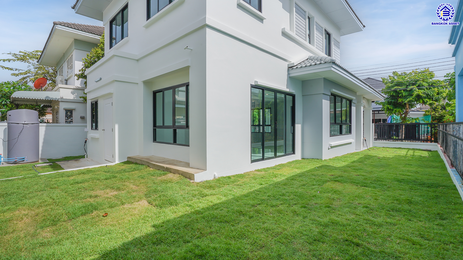 บ้านมือสองตกแต่งใหม่ โครงการ ชัยพฤกษ์ บางบัวทอง เนื้อที่ 55.3 ตร.ว. พื้นที่ใช้สอย 178.76 ตร.ม. ฟังก์ชัน 3 ห้องนอน 2 ห้องน้ำ จอดรถได้ 2 คัน พร้อม Facilities โครงการครบครัน ทำเลติดถนนบางกรวย-ไทรน้อย เชื่อมต่อถนนกาญจนาภิเษก ใกล้เซ็นทรัลเวสต์เกต และรถไฟฟ้าสายสีม่วง "สถานีบางพลู"...