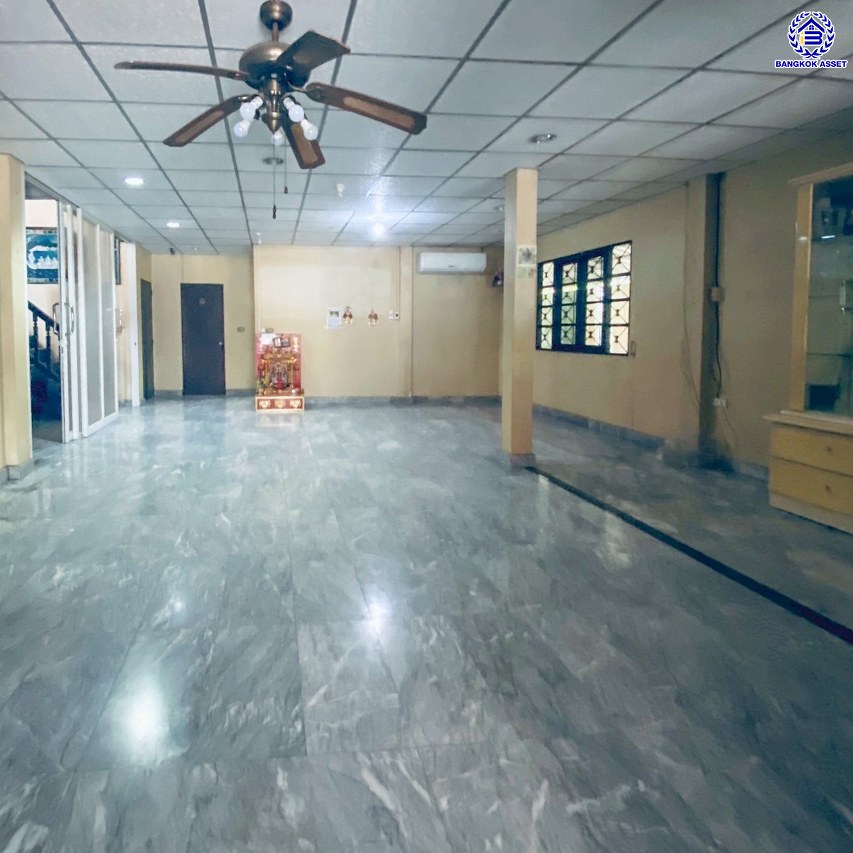 บ้านเดี่ยวมือสอง โครงการ ชัยพฤกษ์ บางแวก เนื้อที่ 83.10 ตร.ว. พื้นที่ใช้สอย 120 ตร.ม. ฟังก์ชัน 5 ห้องนอน 3 ห้องน้ำ จอดรถได้ 5 คัน พร้อมของแถมอีกหลายรายการ บนทำเลศักยภาพเชื่อมต่อหลายเส้นทางทั้ง ถนนบางแวก ถนนจรัญสนิทวงศ์ ถนนเพชรเกษม ใกล้เซ็นทรัลปิ่นเกล้า และจุดขึ้นทางด่วน "กาญจนาภิเษก"