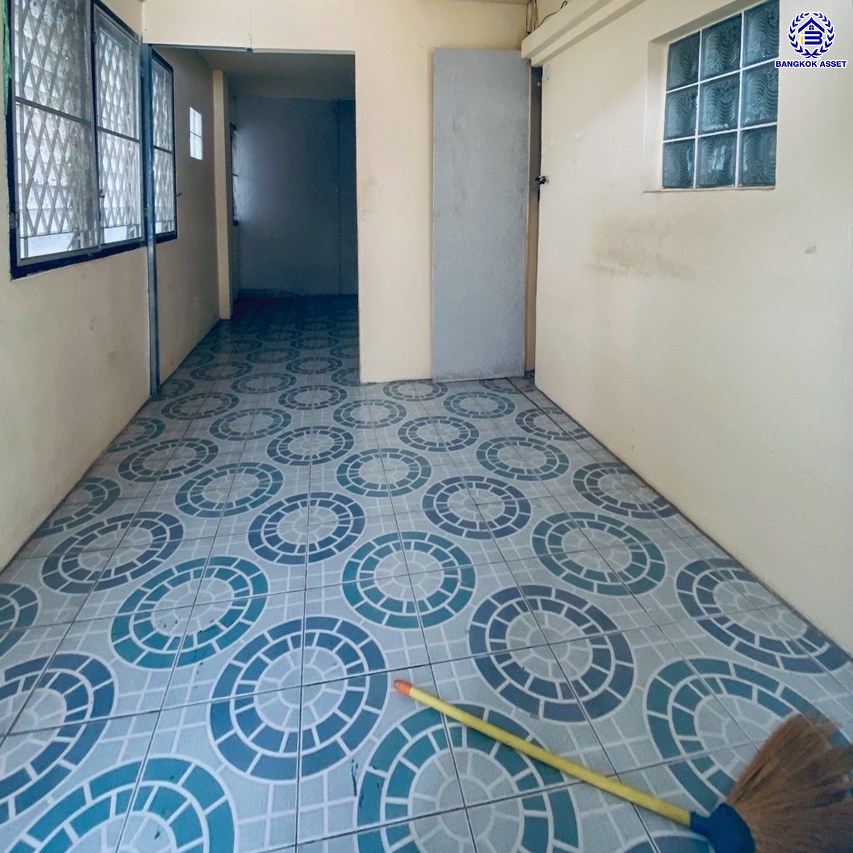 บ้านเดี่ยวมือสอง โครงการ ชัยพฤกษ์ บางแวก เนื้อที่ 83.10 ตร.ว. พื้นที่ใช้สอย 120 ตร.ม. ฟังก์ชัน 5 ห้องนอน 3 ห้องน้ำ จอดรถได้ 5 คัน พร้อมของแถมอีกหลายรายการ บนทำเลศักยภาพเชื่อมต่อหลายเส้นทางทั้ง ถนนบางแวก ถนนจรัญสนิทวงศ์ ถนนเพชรเกษม ใกล้เซ็นทรัลปิ่นเกล้า และจุดขึ้นทางด่วน "กาญจนาภิเษก"