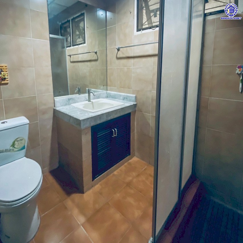 บ้านเดี่ยวมือสอง โครงการ ชัยพฤกษ์ บางแวก เนื้อที่ 83.10 ตร.ว. พื้นที่ใช้สอย 120 ตร.ม. ฟังก์ชัน 5 ห้องนอน 3 ห้องน้ำ จอดรถได้ 5 คัน พร้อมของแถมอีกหลายรายการ บนทำเลศักยภาพเชื่อมต่อหลายเส้นทางทั้ง ถนนบางแวก ถนนจรัญสนิทวงศ์ ถนนเพชรเกษม ใกล้เซ็นทรัลปิ่นเกล้า และจุดขึ้นทางด่วน "กาญจนาภิเษก"