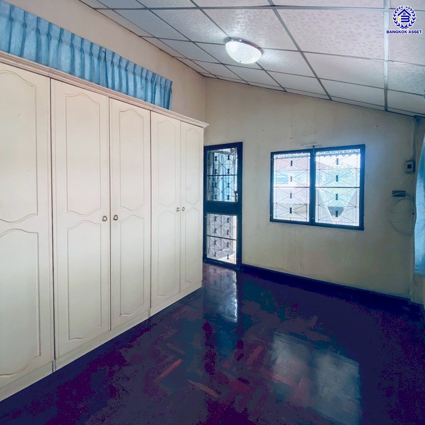 บ้านเดี่ยวมือสอง โครงการ ชัยพฤกษ์ บางแวก เนื้อที่ 83.10 ตร.ว. พื้นที่ใช้สอย 120 ตร.ม. ฟังก์ชัน 5 ห้องนอน 3 ห้องน้ำ จอดรถได้ 5 คัน พร้อมของแถมอีกหลายรายการ บนทำเลศักยภาพเชื่อมต่อหลายเส้นทางทั้ง ถนนบางแวก ถนนจรัญสนิทวงศ์ ถนนเพชรเกษม ใกล้เซ็นทรัลปิ่นเกล้า และจุดขึ้นทางด่วน "กาญจนาภิเษก"