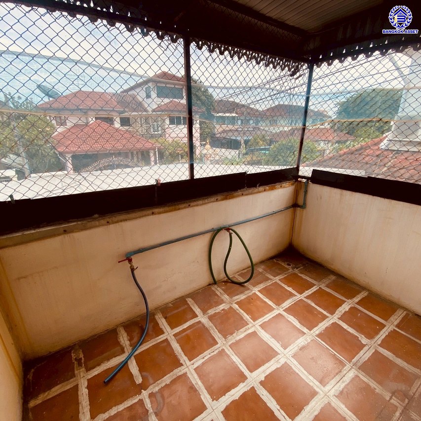 บ้านเดี่ยวมือสอง โครงการ ชัยพฤกษ์ บางแวก เนื้อที่ 83.10 ตร.ว. พื้นที่ใช้สอย 120 ตร.ม. ฟังก์ชัน 5 ห้องนอน 3 ห้องน้ำ จอดรถได้ 5 คัน พร้อมของแถมอีกหลายรายการ บนทำเลศักยภาพเชื่อมต่อหลายเส้นทางทั้ง ถนนบางแวก ถนนจรัญสนิทวงศ์ ถนนเพชรเกษม ใกล้เซ็นทรัลปิ่นเกล้า และจุดขึ้นทางด่วน "กาญจนาภิเษก"