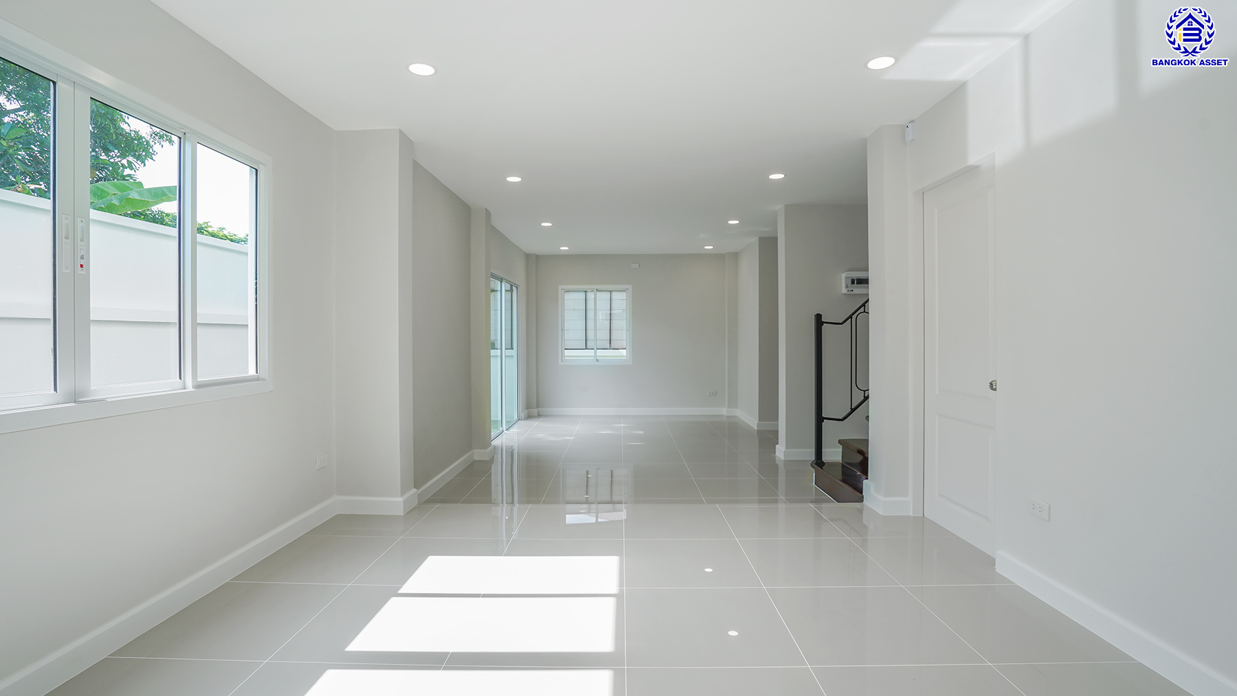 บ้านมือสองตกแต่งใหม่จาก Property Perfect โครงการ เพอร์เฟคเพลส พระราม5-ราชพฤกษ์ เนื้อที่ 68 ตร.ว. พื้นที่ใช้สอย 230.87 ตร.ม. ฟังก์ชัน 4 ห้องนอน 3 ห้องน้ำ 2 ที่จอดรถ พร้อม Facility ภายในโครงการครบครัน บนทำเลติดถนน ตอบโจทย์ทุกการใช้ชีวิตใจกลาง Community ชั้นนำมากมาย