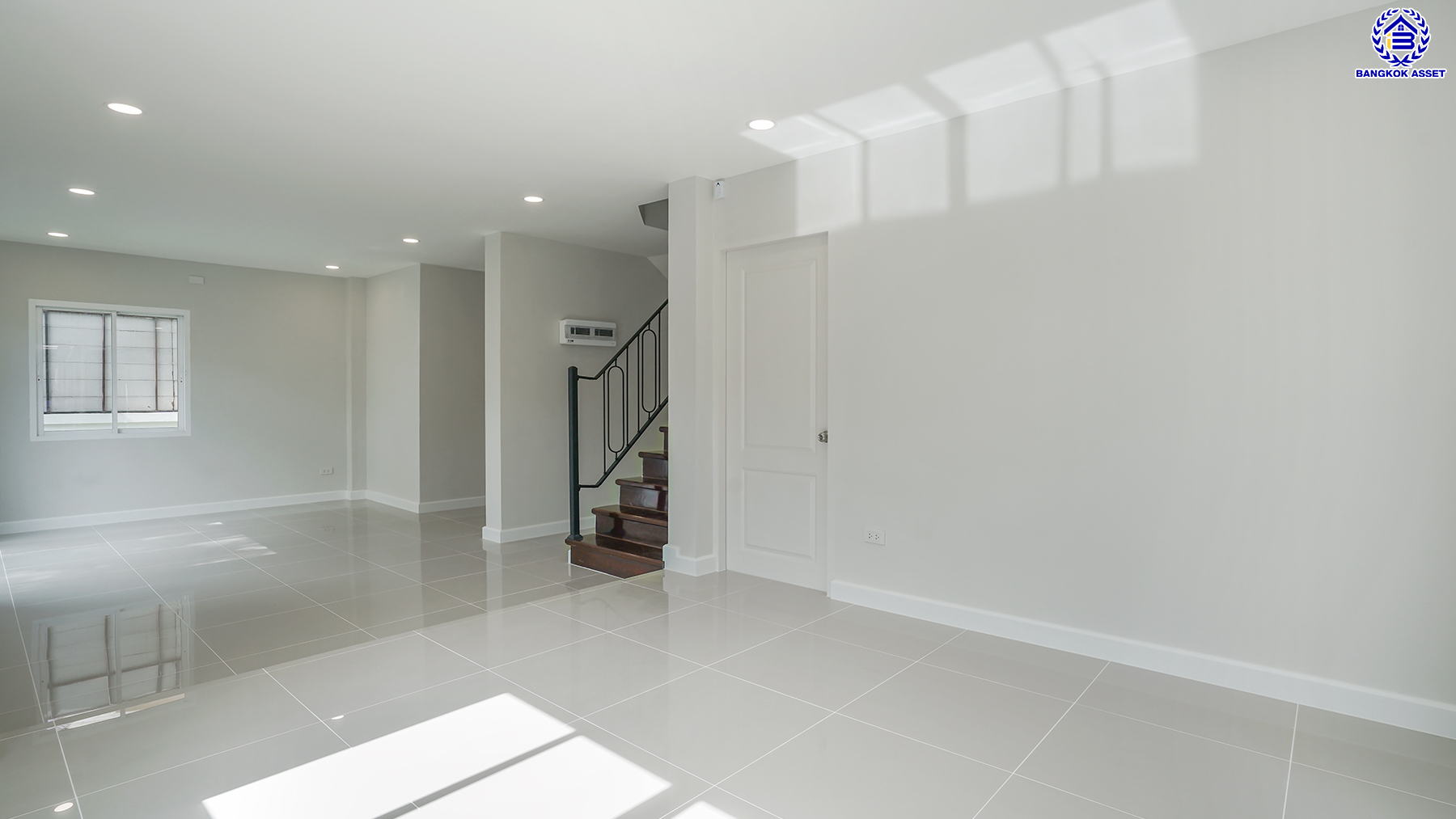 บ้านมือสองตกแต่งใหม่จาก Property Perfect โครงการ เพอร์เฟคเพลส พระราม5-ราชพฤกษ์ เนื้อที่ 68 ตร.ว. พื้นที่ใช้สอย 230.87 ตร.ม. ฟังก์ชัน 4 ห้องนอน 3 ห้องน้ำ 2 ที่จอดรถ พร้อม Facility ภายในโครงการครบครัน บนทำเลติดถนน ตอบโจทย์ทุกการใช้ชีวิตใจกลาง Community ชั้นนำมากมาย